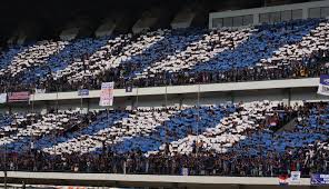 Laga persija jakarta vs persib bandung di stadion manahan solo, jumat 3 november 2017, berjalan dengan panas. Laga Persib Vs Persija Kembali Memakan Korban Jiwa Pandit Football Indonesia