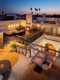 50 Meilleures Idees De Terrasse Sur Le Toit Pour Votre Maison Et Votre Renovation Maison Avec Patio Maison Maroc Toiture En Bois