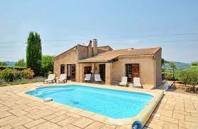 vakantiehuis in vidauban met zwembad in provence cote d azur geheel vrijstaand vakantiehuis met prive zwembad in vidauban in de pro zwembad terras restaurant