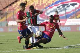 Misael davila (unión española) trifft mit dem linken fuß aus der strafraummitte, in die tormitte unter die latte. Union Amarga El Buen Momento De Palestino La Tercera
