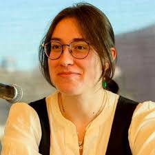 Amanda Henning's Instagram, Twitter & Facebook