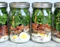 Salade En Bocal Bacon Epinards Saladinajar Le Bon Reflexe Pour Une Alimentation Saine Elle A Table Salades En Bocal Plats En Bocaux Manger Sainement