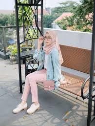 Namun kreasi hijab juga dapat kamu tentukan sendiri apabila kamu ingin gaya berhijab yang lain. Hijab Remaja Fashion Baju Wanita
