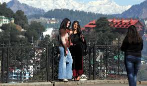 Summers in shimla are moderate and the weather is very pleasant. Tourists Enjoying Pleasant Weather In Shimla The Samikhsya