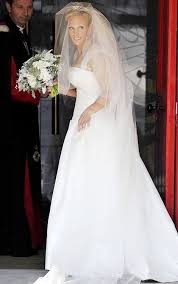 Zara mingling with her guests (photo: Royal Wedding Zara Phillips And Mike Tindall Royal Wedding Dress Royal Wedding Gowns Zara Phillips Wedding Dress