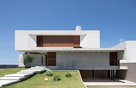 Because we live and work here, we know the local. Martins Lucena Arquitetos Forms Concrete Coastal House In Brazil