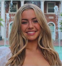 Valerie Farren's Instagram, Twitter & Facebook