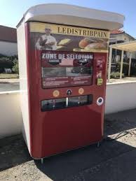 Les Herbiers Un Nouveau Distributeur De Pain Installe Rue De Saumur La Roche Sur Yon Maville Com