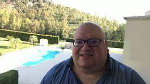 Youtubo era un personaggio del web che intratteneva il suo pubblico di seguaci abbuffandosi: Ho Perso Le Sopracciglia Youtube