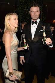 Liev Schreiber And Naomi Watts Are Popping Mini Bottles Liev Schreiber Naomi Watts Celebrity Couples