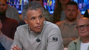 Van Hooijdonk gaat door als adviseur bij NAC: 'Maar moet er nog eens goed over nadenken'