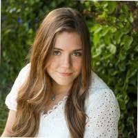 Kayla Lind's Instagram, Twitter & Facebook