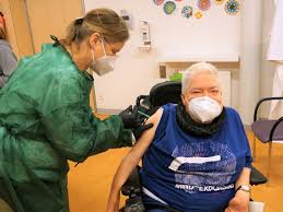 Diese daten aus israel zeigen, wann die erste impfung wirkung zeigt 15.01.2021. Oberlinhaus Erste Bewohner Erhalten Corona Impfung