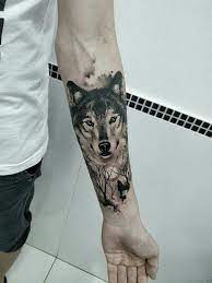Pin By Lauren Reda On Tatuajes Wolf Tattoo Forearm Wolf Tattoo Sleeve Cool Forearm Tattoos