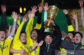 This was their 19th championship title. List Of Dfb Pokal Champions Dortmund Team Fifth Collection Of Five Trophies