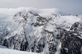 Apartment is located in 2 km from the centre. Pirin Wikipedia