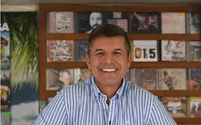 O apresentador joão baião partilhou, através do instagram, uma fotografia ternurenta, na qual a chegada de mais um fim de semana, joão baião regressou à sua quinta para uns dias de descanso. Joao Baiao Esta A Viver Em Hotel De Luxo Ha 4 Meses Saiba Porque Vip Pt