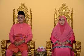 Malaysia s royal rites negeri sembilan i. Laman Web Rasmi Pejabat Daerah Dan Tanah Jelebu Majlis Penzahiran Darjah Tertinggi Negeri Sembilan D T N S Kepada Ytm Undang Luak Jelebu Oleh Kerajaan Negeri Sembilan