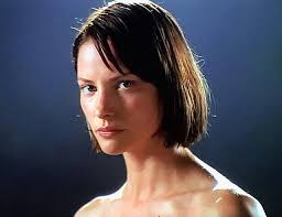 Sienna Guillory kostymtest som Jill (2004) : r/residentevil