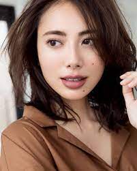 メイク直しは目元を中心に 濃くなりすぎない 優しげな目元を演出 美的 com ナチュラル風アイメイク オフィスメイク メイク プロ