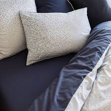 Taie D Oreiller Carre Pixel Carre Blanc Decoration Lingedemaison Lingedelit Bedroom Bedroomdesign Bedroomdecor Taie D Oreiller Parure De Lit Taie