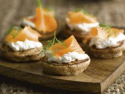 Decouvrez Notre Recette Facile Et Rapide De Canapes Au Saumon Fume Et Mascarpone Sur Cuisine Actuelle Ret Canapes Au Saumon Canape Au Saumon Fume Saumon Fume