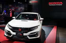 Harga honda civic type r 2021 mulai dari rp 1 billion, cek promo april 2021, dp, simulasi kredit dan cicilan. Honda Presents New 2020 Honda Civic Type R Facelift At The Tokyo Auto Salon Wapcar