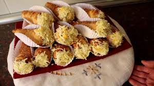Cuisine Algerienne Les Cornets Sales كورني مالح Matbakh Kamar Cooking Recipes Recipes Algerian Recipes