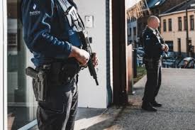 Jongens, we hebben beelden nodig van belgische politie die verkeerd bezig is. Belgische Politie Kleiner Dan In Buurlanden De Standaard Mobile