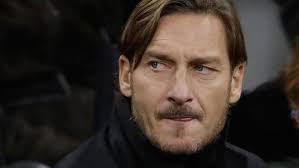 Francesco totti ufficiale omri is an italian former professional footballer who played solely for roma and the italy national team primarily. Serie A News Totti Bestatigt Schwere Covid Erkrankung