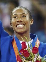 Ketleyn quadros foi a primeira mulher a conquistar uma medalha olímpica pelo brasil no judô. Ketleyn Quadros