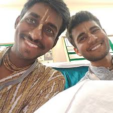 Radha ju aap apne charno mai sharan dena bass ☺️🥺... #radhajuu❤️