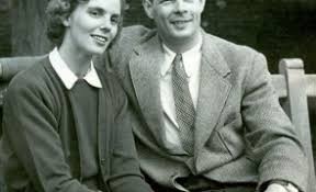 In prezent, regele si regina locuiesc la aubonne. Regele Mihai Gest CopleÈ™itor Pentru Regina Ana Video Stiri Pe Surse Cele Mai Noi Stiri