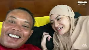 Setelah nathalie memutuskan menjadi mualaf. Tokcer Belum Genap 2 Bulan Menikah Nathalie Holscher Istri Sule Positif Hamil Begini Tanggapannya Media Blitar