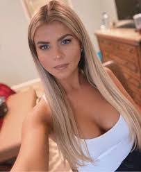 Amy Rowton's Instagram, Twitter & Facebook