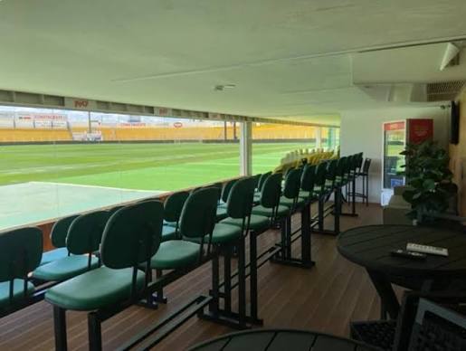 J&aacute; pensou em assistir ao jogo no mesmo n&iacute;vel dos jogadores e colado no banco de reservas? O Mirassol decidiu inovar e inaugurou os seus "camarotes imersivos" no Est&aacute;dio Jos&eacute; Maria de