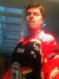 Chuck håller på med freestyle och har varit med i os 3 gånger denna gången blir den 4 han har också 1 os guld i det och 2 silver. Lulea Hockey Bandyprasten
