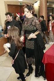 Veja o que bárbara guimarães (barbaragfernandes2003) descobriu no pinterest, a maior coleção de ideias do mundo. Barbara Guimaraes E A Filha Na Estreia Do Musical A Rainha Da Neve De Filipe La Feria Tv 7 Dias