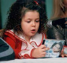 Не успела она научиться говорить и ходить, как ей суждено было начать свой творческий жизненный путь. 25 Letnyaya Grosu Otmechaet Yubilej Pervogo Alboma