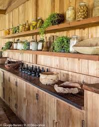 De La Cuisine Locale Au Menu Un Hotel Au Cambodge Entre Luxe Et Nature Elle Decoration Armoires De Cuisine Rustiques Cuisines Industrielles Rustiques Design De Cuisine Rustique