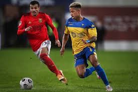 En los enfrentamientos directos entre ambos el balance es favorable al sporting con un 75,00% de las. Estoril 1 3 Benfica Veja Os Golos Da Vitoria Encarnada Taca De Portugal Sapo Desporto