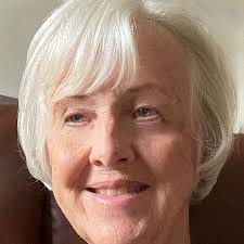 Lenore Mitchell's Instagram, Twitter & Facebook