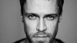 Marc Elliott's Instagram, Twitter & Facebook