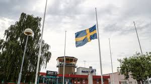 Esoe) är en internationell flygplats belägen cirka 12 kilometer väster om örebro, med terminal ca 2 km söder om e18. Mhdki4qhg9l4sm