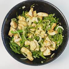 Lamelle De Poulet Marines Dans Une Sauce Soja Citron Vert Et Gingembre Puis De Ses Graine De Sesames Ajoutez Quelques Hari In 2020 Recipes Food Vegetables
