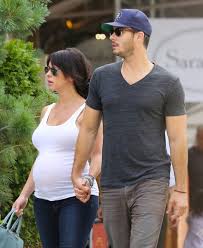 Actress jennifer love hewitt married husband brian hallisay back in 2013, with daughter autumn, 6, and son atticus, 4, following soon after in november 2013 and june 2015 respectively (via heavy).the notoriously private couple has kept their family life mostly under wraps but certain tidbits have slowly spilled out over the years, and we've gotten a glimpse into what hewitt's life wit thehm is. Jennifer Love Hewitt And Brian Hallisay Pic The Hollywood Gossip