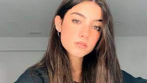 Charli d'amelio was born on may 1, 2004 ( years old) in united states. Charli D Amelio Fallt Sie Nun In Der Schule Durch Bunte De