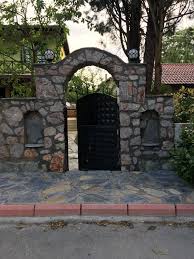 Sapanca Da Kemer Ve Nisleriyle Zemindeki Bodrum Kayragi Ile Severek Yaptigim Guzel Bir Bahce Duvari Bahce Bahce Teras Dekoru Peyzaj