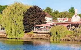 La guinguette ,chic, au bord de l'eau. Balade A Velo De Paris Aux Guinguettes De La Marne Que Faire A Paris