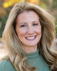 Ellen Noon's Instagram, Twitter & Facebook